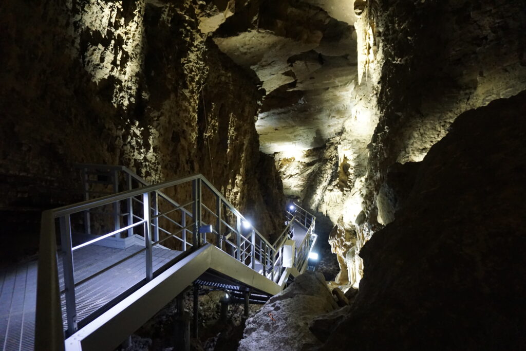 Cave lighting from experts - cavelighting-en